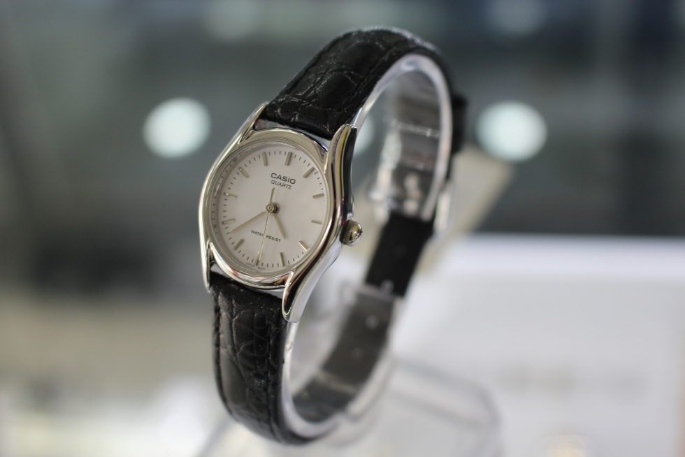 Góc nghiêng đồng hồ nữ Casio LTP-1094E-7ARDF